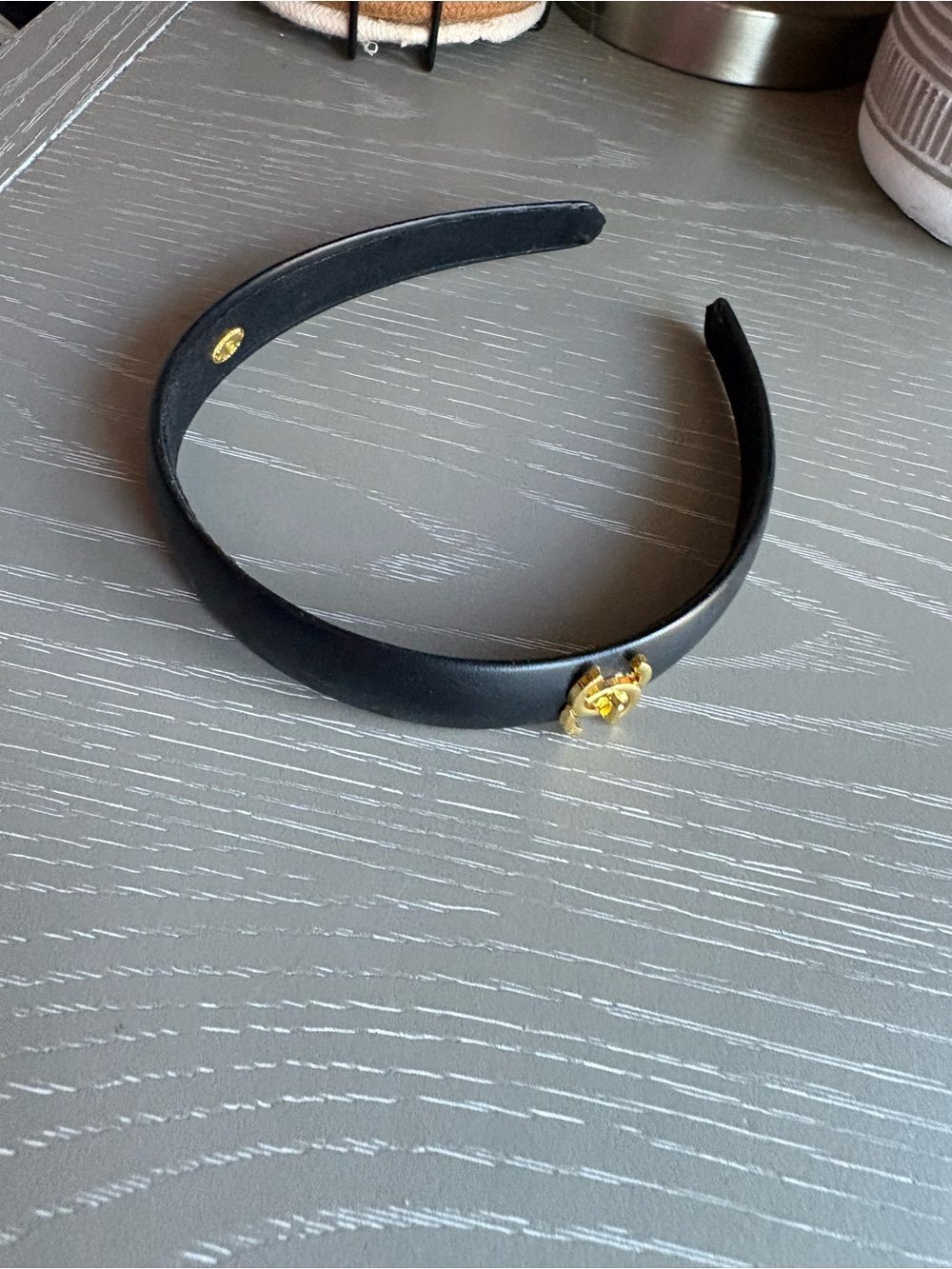 FASHION Black with gold turnlock headband - Picture 6 of 7